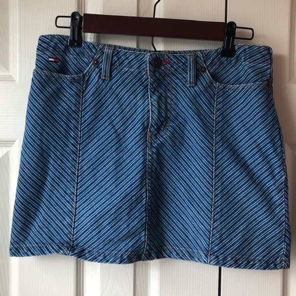 Retro Tommy Hilfiger denim skirt. SIZE 5 - Picture 2 of 7